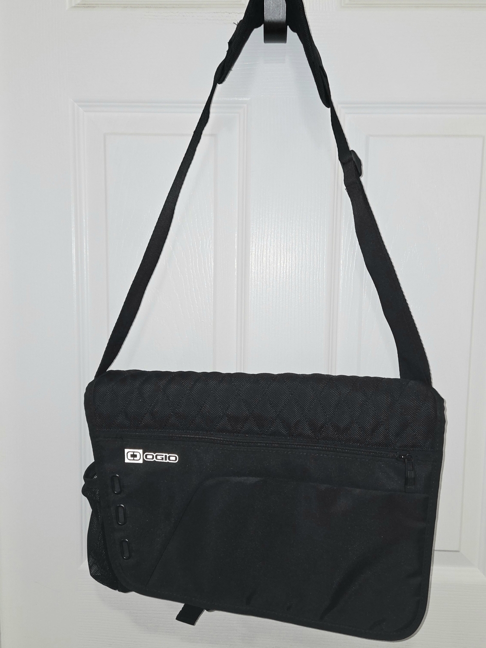 OGIO Vault Messenger Bag in Black with Pockets